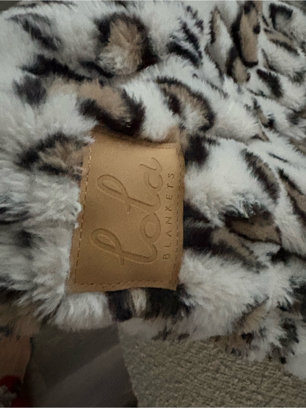 Luxury Faux Fur Leopard Throw Blanket in Cream & Brown like new